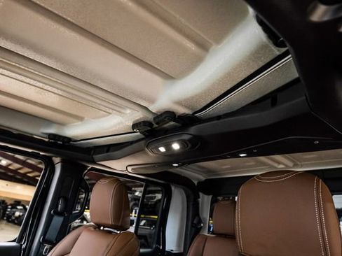 Used 2025 Jeep Gladiator Rubicon w/ Safety Group image 19