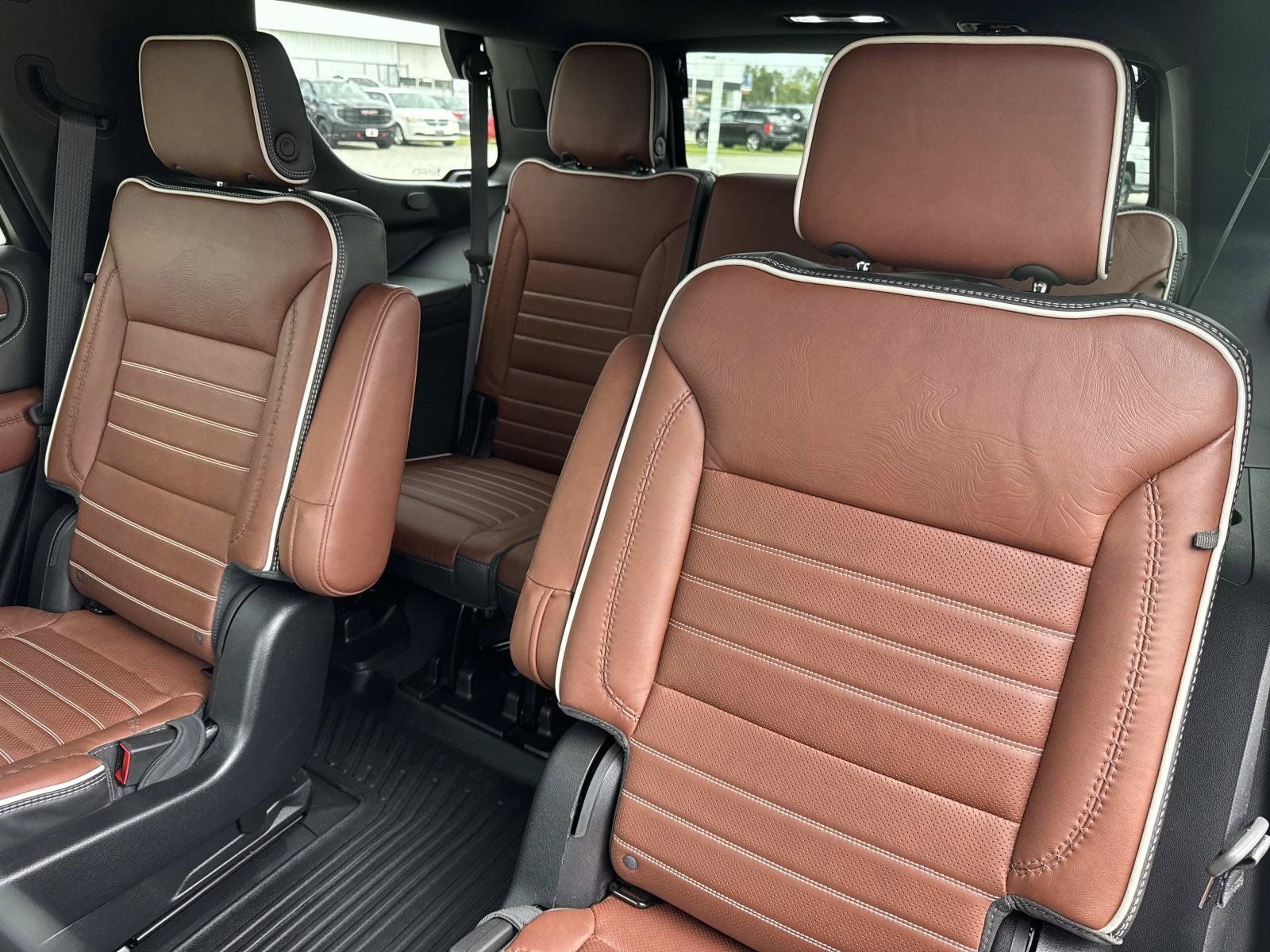 Used 2024 GMC Yukon Denali Ultimate AWD/4WD image 16