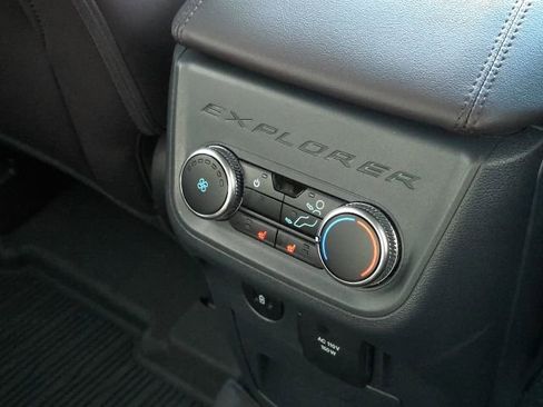 Used 2025 Ford Explorer Platinum w/ Ultimate Package image 21