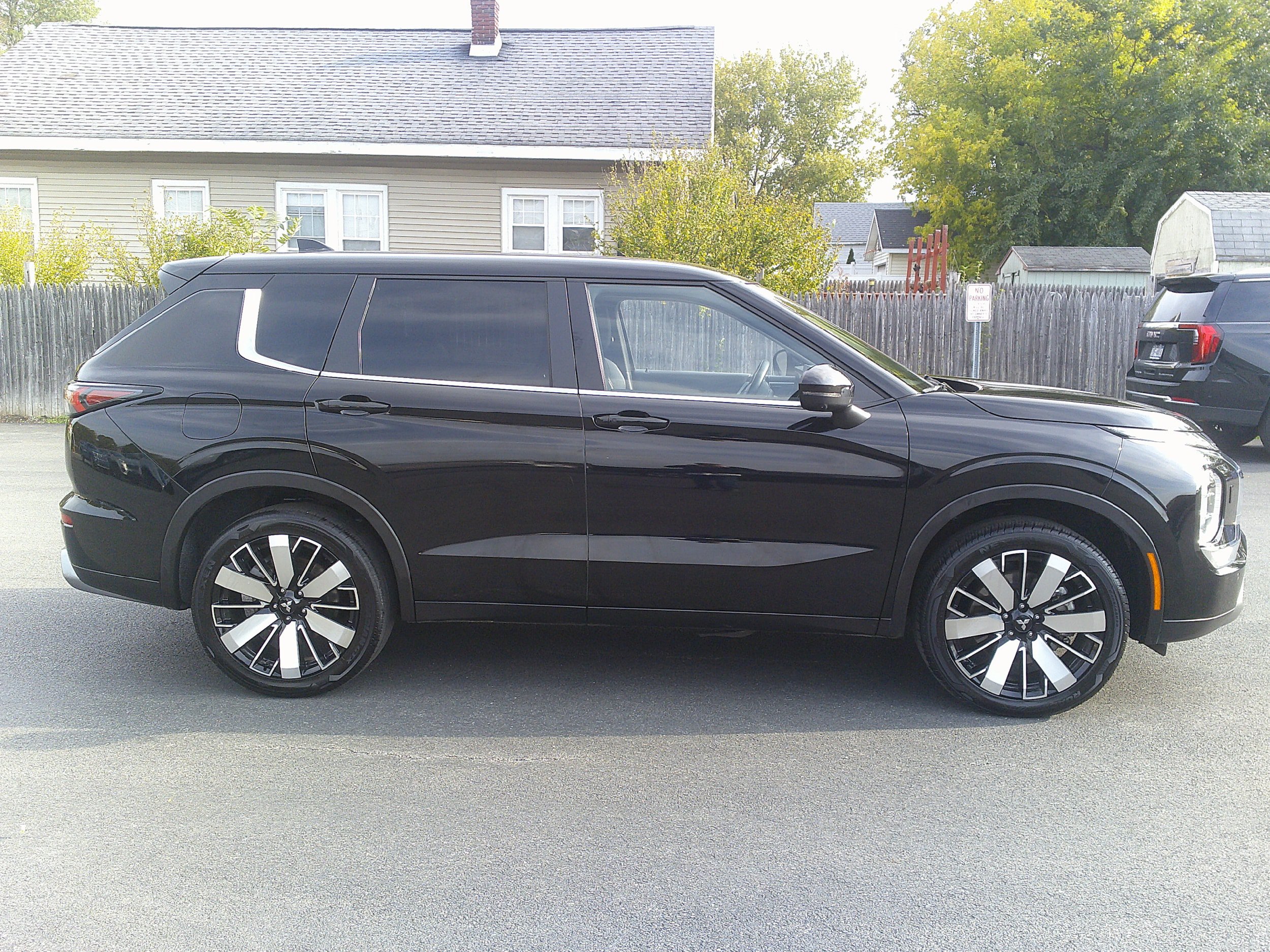 Used 2025 Mitsubishi Outlander SE AWD/4WD image 7