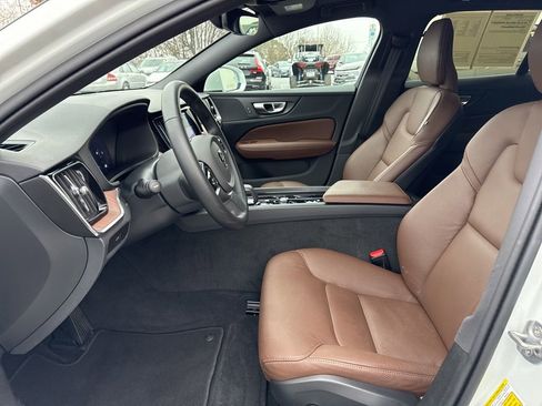Used 2025 Volvo V60 B5 Cross Country Plus image 22