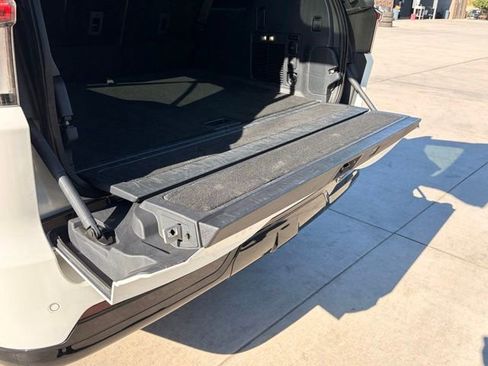 Used 2025 Lincoln Navigator L Reserve AWD/4WD image 9