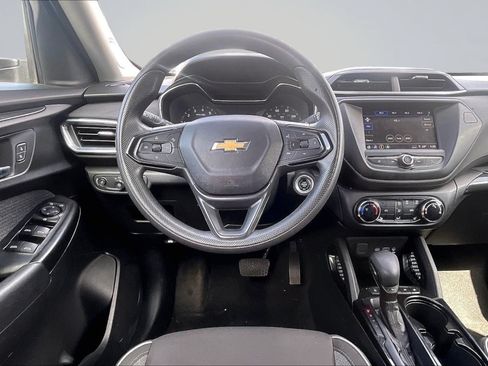 Used 2022 Chevrolet TrailBlazer LT w/ Confidence II Package FWD image 5