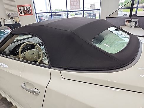 Used 2005 Chrysler Crossfire Limited RWD image 9