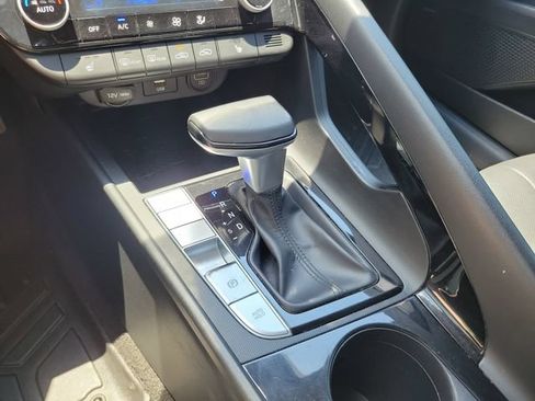 Used 2021 Hyundai Elantra Limited FWD image 25