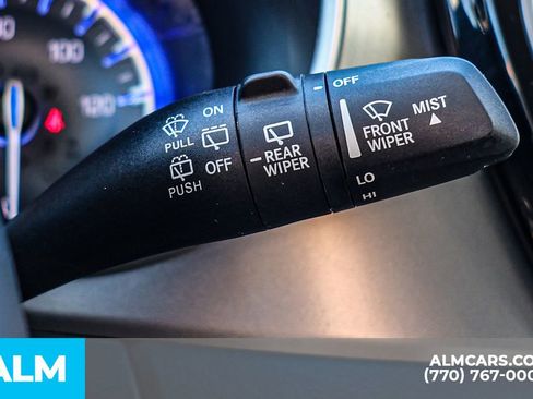 Used 2023 Chrysler Pacifica Touring-L FWD image 36