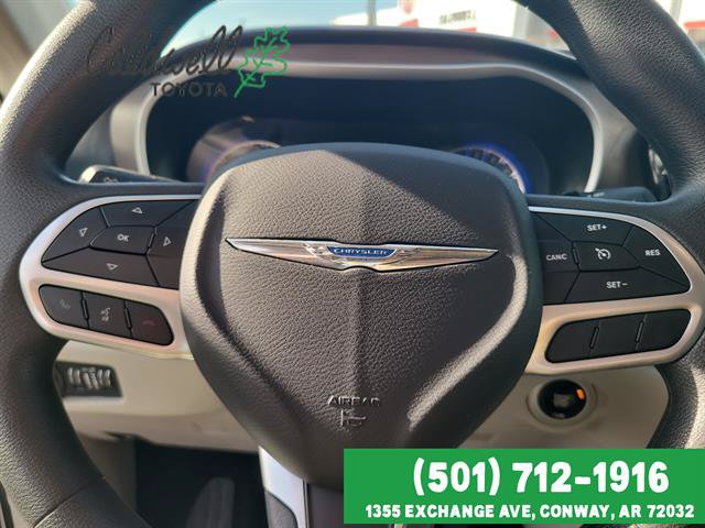 Used 2017 Chrysler Pacifica Touring Plus w/ Tire & Wheel Group FWD image 13