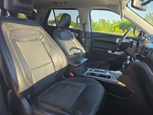 Used 2022 Ford Explorer Limited w/ Equipment Group 301A AWD/4WD image 11
