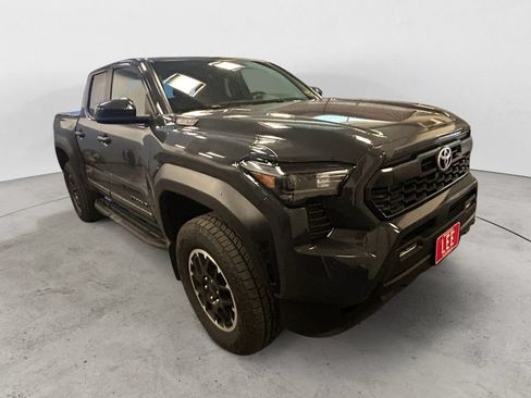 Certified 2025 Toyota Tacoma TRD Off-Road AWD/4WD image 7