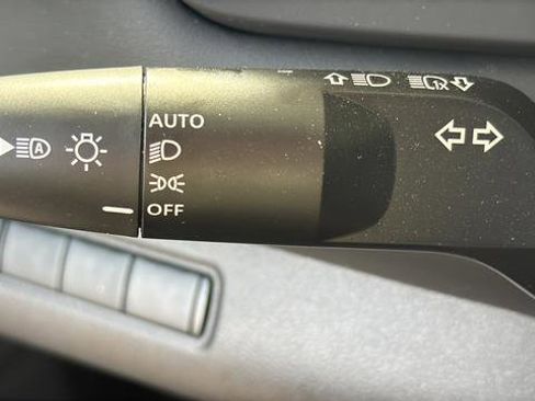 Used 2025 Nissan Pathfinder S AWD/4WD image 14