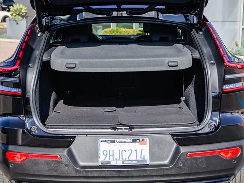 Used 2023 Volvo C40 P8 Recharge Ultimate image 31