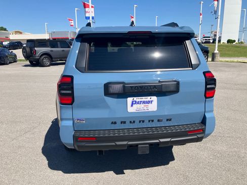 Used 2026 Toyota 4Runner SR5 AWD/4WD image 6