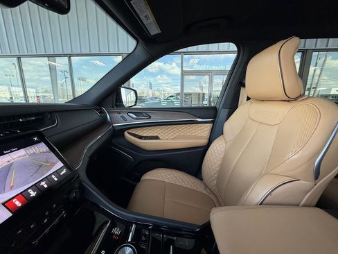 Used 2023 Jeep Grand Cherokee L Summit w/ Advanced Protech Group IV image 34