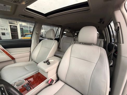 Used 2011 Toyota Highlander Limited w/ Tow Pkg image 10
