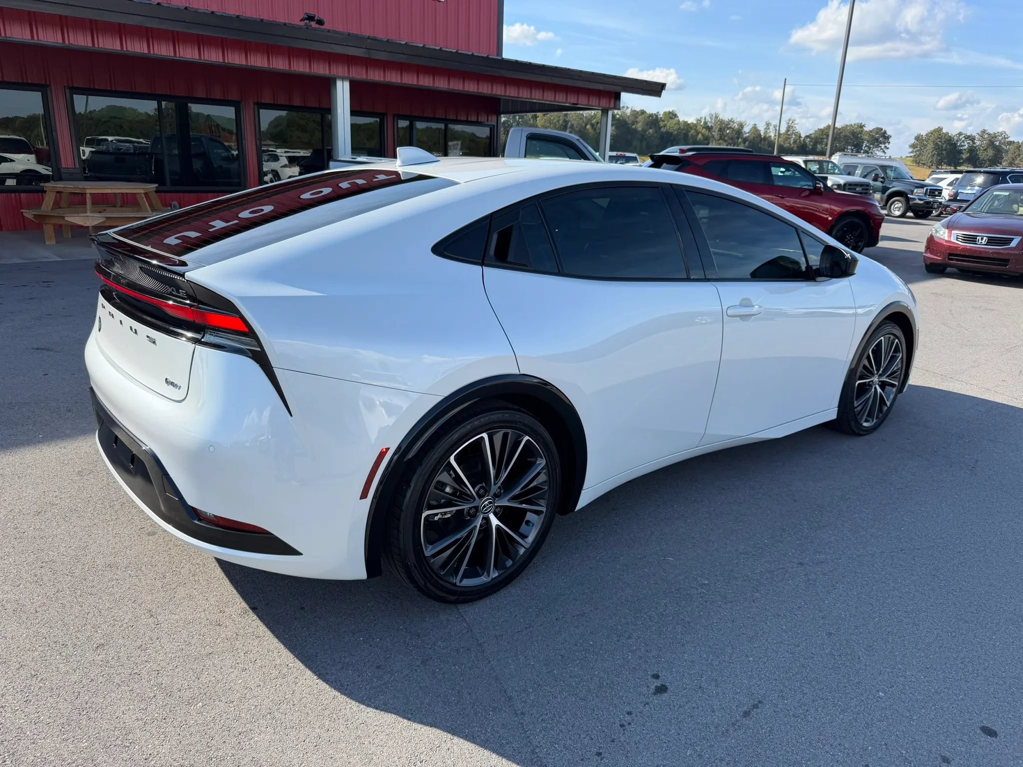 Used 2024 Toyota Prius XLE FWD image 4