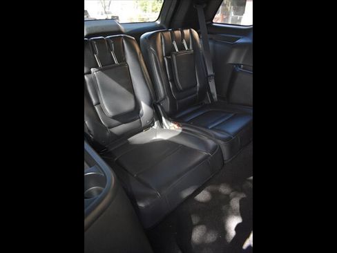 Used 2019 Ford Explorer XLT w/ Equipment Group 202A FWD image 30