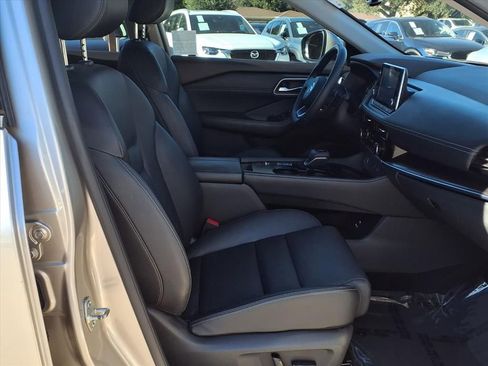 Used 2021 Nissan Rogue SL image 24