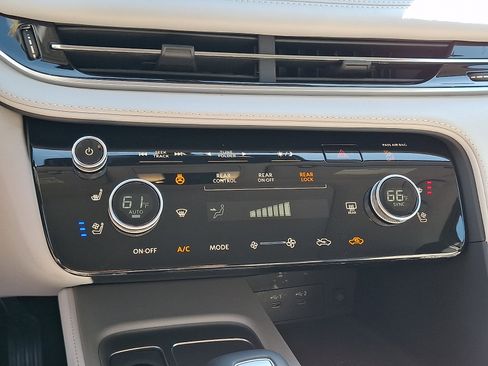 Certified 2026 INFINITI QX60 Luxe w/ Cargo Package AWD/4WD image 17