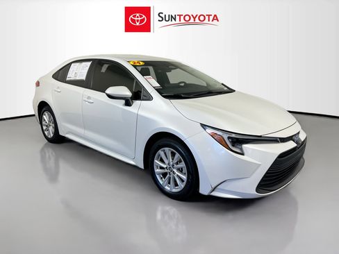 Used 2024 Toyota Corolla LE image 1