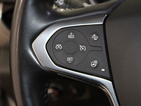 Used 2021 Chevrolet Traverse RS FWD image 36