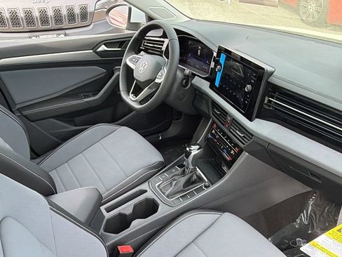 New 2026 Volkswagen Jetta SE image 9