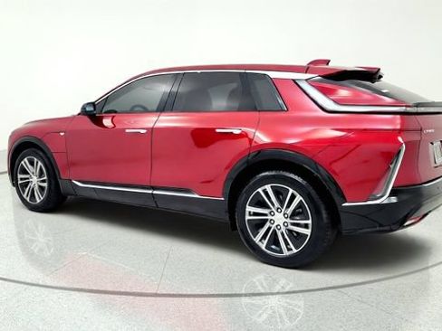 Used 2024 Cadillac Lyriq Luxury AWD/4WD image 6