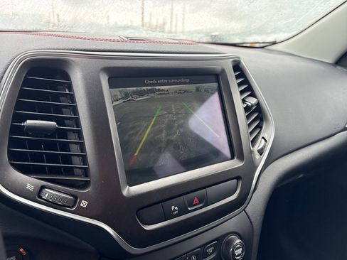 Used 2020 Jeep Cherokee Trailhawk w/ Comfort/Convenience Group image 24