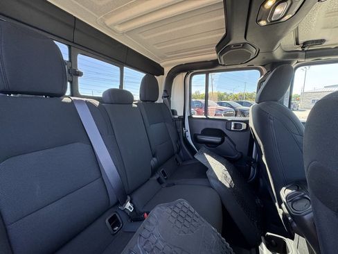 Used 2020 Jeep Gladiator Sport w/ Quick Order Package 24S image 12