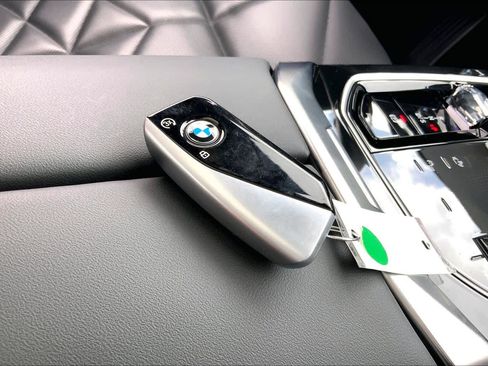Used 2025 BMW 740i image 14