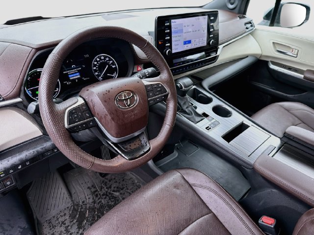 Used 2024 Toyota Sienna Platinum AWD/4WD image 9