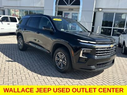 Used 2025 Chevrolet Traverse LT