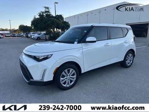 Certified 2025 Kia Soul LX image 1