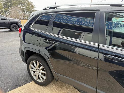 Used 2018 Jeep Cherokee Limited image 5