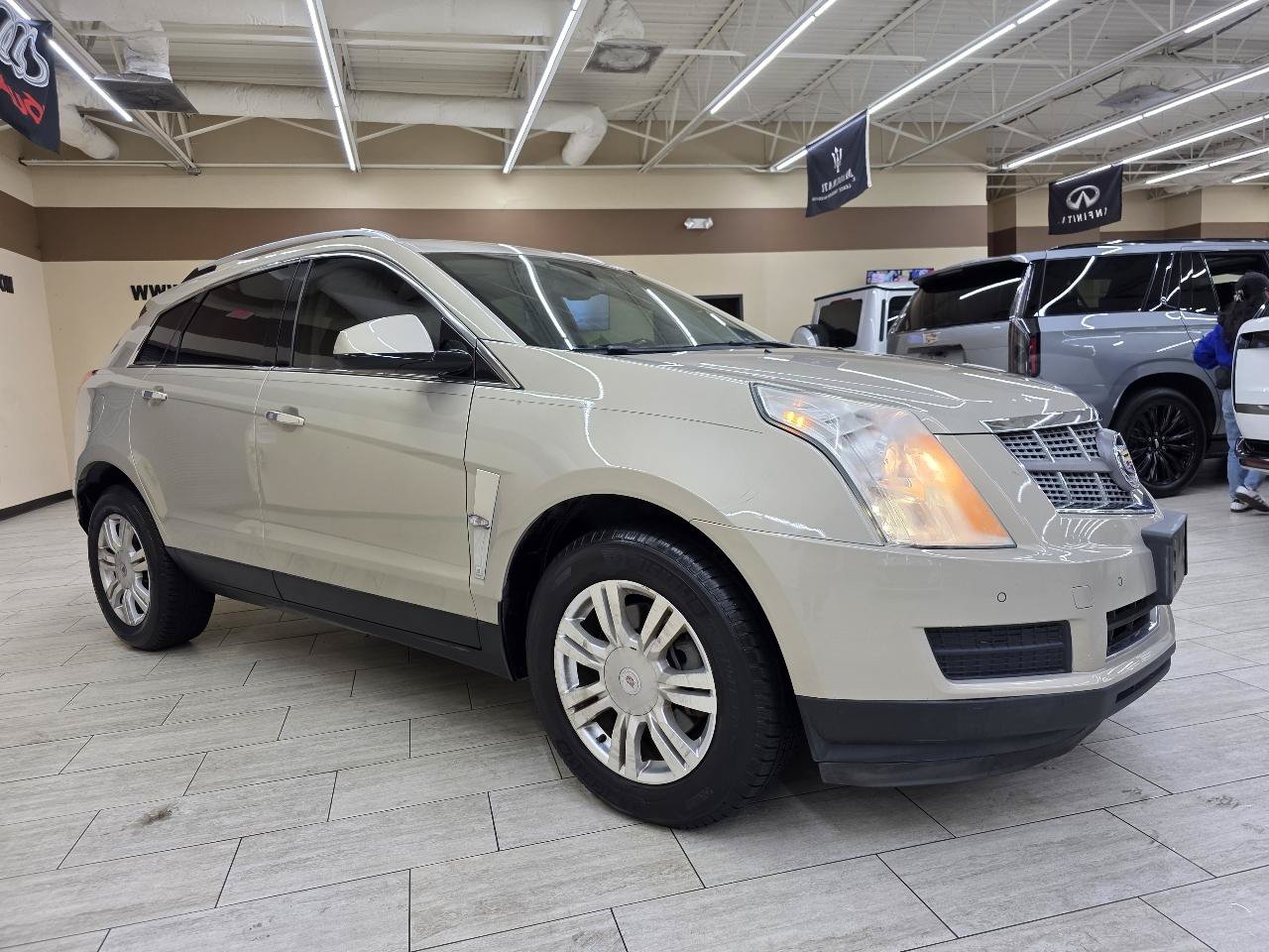 Used 2011 Cadillac SRX Luxury FWD image 4