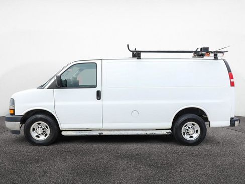Used 2018 Chevrolet Express 2500 w/ Driver Convenience Package RWD image 3