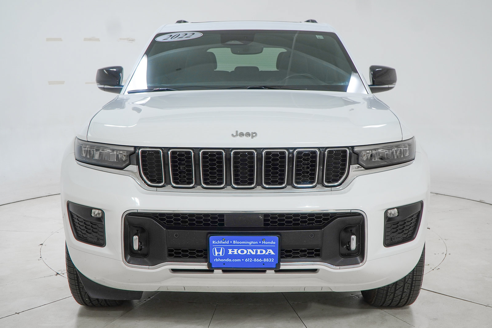 Used 2022 Jeep Grand Cherokee Overland AWD/4WD image 2