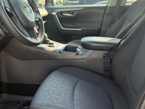 Used 2025 Toyota RAV4 XLE AWD/4WD image 2