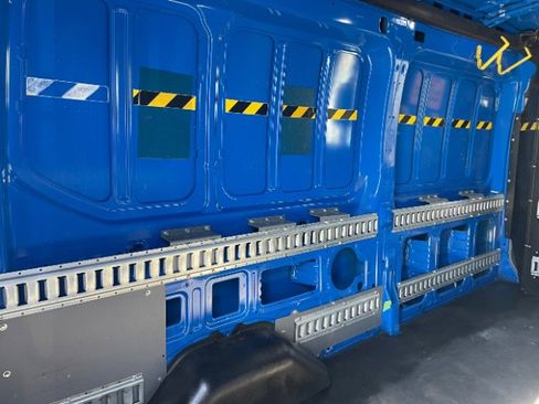 Used 2018 Ford Transit 250 w/RH Sliding Door Medium Roof image 11