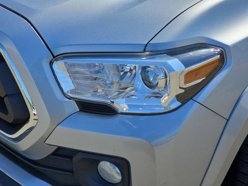 Used 2022 Toyota Tacoma SR5 w/ Technology Package AWD/4WD image 31