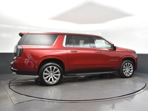 New 2025 Chevrolet Suburban Premier image 8