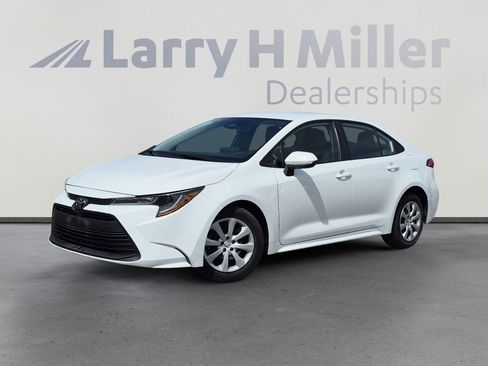 Certified 2025 Toyota Corolla LE w/ Convenience Package image 1