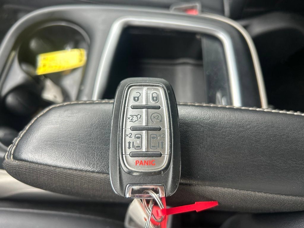 Used 2024 Chrysler Pacifica Touring-L FWD image 17