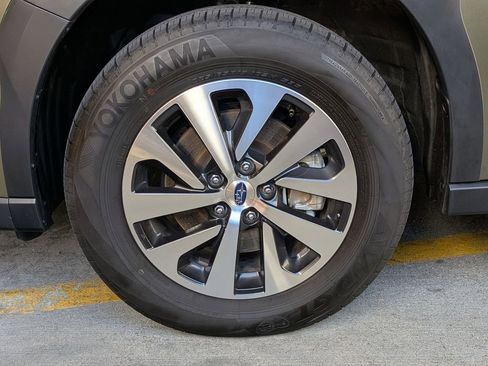 Used 2025 Subaru Outback Premium image 31