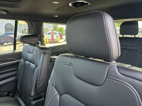 New 2026 Jeep Grand Cherokee L Limited w/ Limited Altitude Package AWD/4WD image 9
