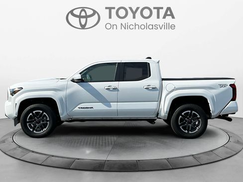 Used 2025 Toyota Tacoma TRD Sport image 3