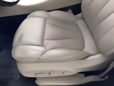 Used 2019 Buick Envision Premium w/ Driver Confidence Package image 16