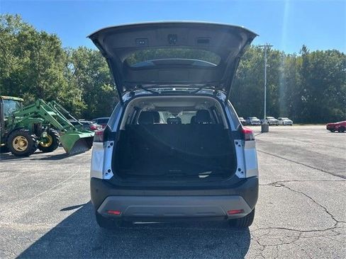 Used 2023 Nissan Rogue SV w/ SV Premium B Package FWD image 15