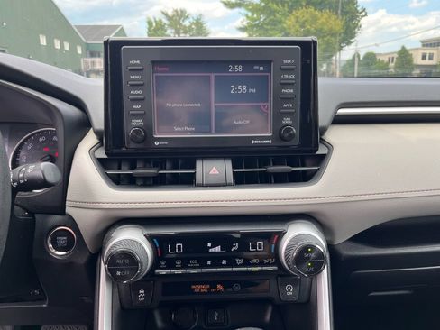 Used 2021 Toyota RAV4 XLE AWD/4WD image 18