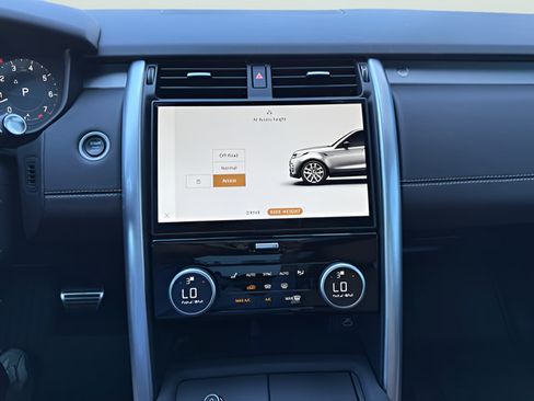Certified 2025 Land Rover Discovery Dynamic SE AWD/4WD image 23