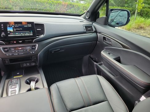 Used 2025 Honda Passport TrailSport image 23
